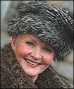 Amber Leighton's Instagram, Twitter & Facebook