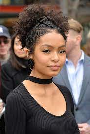 Groot Yara Shahidi Attends Topshop Unique Show Autumn Winter 2017 At London Fashion Winter Natural Hairstyles Curly Hair Styles Curly Hair Styles Naturally