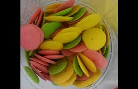 200 gr tepung kunci biru, 20 gr tepung maizena, 100 ml putih telur, 250 gr mentega mix butter, 140 gr gula halus. Resepi Biskut Lidah Kucing Rainbow Rapuh Dan Rangup Iluminasi