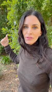 Courteney Cox surprises Friends fans by photobombing their snaps at  sitcom's fountain