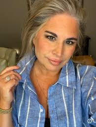 Transitioning to Grey Hair from Brunette