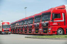 Le chauffeur poids lourd assure la conduite d'un véhicule pour le transport et la livraison de marchandises. Emploi Chauffeur Routier International H F Arthur Welter