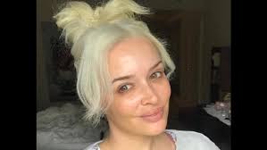 Mit einem neuen bild beweist die kultblondine, dass auch sie mit ganz normalen figurproblemen zu. Daniela Katzenbergers Transformation Mit Hilfe Von Make Up