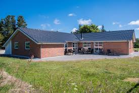 Infrastrukturell Hervorragend Angebunden Und Mit Einer Top Ausstattung Inklusive Pool Und Sauna Versehen Begrusst Euch Diese Ferienhaus Ferienhaus Danemark Haus