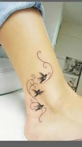 Bu sene ayak bileği dövmelerinde çok fazla artış meydana gelmiştir ve son zamanlarda çok popüler olmuştur. Tatuajes Panosundaki Pin