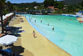 The present mayor is fernando josé pires lopes, elected by the socialist party. Praia Das Rocas
