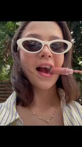 Feride Özdinç'in Lip Gloss Aşığı Kızı