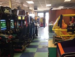 Classic arcade games and booze, my paradise. Best Old School Arcades In Los Angeles Cbs Los Angeles