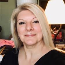 Lisa Maguire's Instagram, Twitter & Facebook