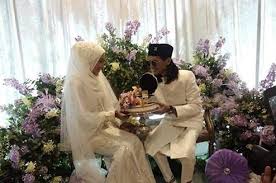 Jangan lupa like share dan subscribe untuk lebih banyak berita. Zamani Sah Nikah Dengan Pembantu Peribadi Secara Tertutup