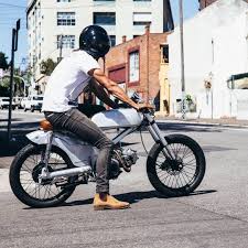 777 likes 2 comments cafe racer l bobber l custom throttleroll on instagram check out this incredible take on the honda postie from ホンダカブ カフェレーサー ミニバイク