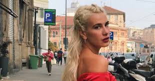 Clizia incorvaia is a media personality who was born and raised in pordenone, italy. Clizia Incorvaia Il Mio Ex Marito Francesco Sarcina Mi Vuole Far Passare Per Traditrice Riccardo Scamarcio Per Bugiarda Ora Vi Dico La Verita Il Fatto Quotidiano