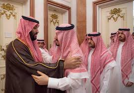 أخو العروس الأمير عبدالله بن ناصر، العريس ، والد العروس الأمير سلطان بن ناصر ، نجله الأمير سلمان ، الأمير عبدالعزيز بن ناصر ، الأمير ممدوح بن عبد الرحمن بن سعود ، أخو العريس الأمير منصور بن فيصل. Ø®Ø§Ø¯Ù… Ø§Ù„Ø­Ø±Ù…ÙŠÙ† ÙŠØ¤Ø¯ÙŠ ØµÙ„Ø§Ø© Ø§Ù„Ù…ÙŠØª Ø¹Ù„Ù‰ Ø§Ù„Ø£Ù…ÙŠØ± Ø¨Ù†Ø¯Ø± Ø¨Ù† Ø¹Ø¨Ø¯Ø§Ù„Ø¹Ø²ÙŠØ² Ø§Ù„Ù…Ø¯ÙŠÙ†Ø©