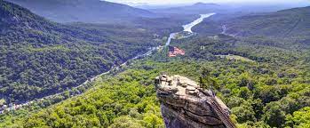 Chimney rock at chimney rock state park has been a tourist destination in western north carolina since a simple stairway was built to the rocks summit in 1885. Unsere Tipps Fur Die Schonsten Landschaften In North Carolina Canusa
