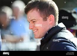 L'entraîneur Ben Hayes est vu dans la cour de montage après que le Jockey Cory  Parish Rode thine est le pouvoir de la victoire dans la course 2, le  handicap de funérailles