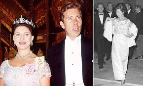 I simply hadn't the weight, i knew it, to counterbalance all she would have lost, wrote peter townsend in his autobiography, time and chance.peter. Princess Margaret Cleared The Way For Royal Splits Says Royal Expert Daily Mail Online