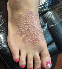 This is completely normal and you should not in any circumstances attempt to pull off these scabs or pieces of flaking skin before they are ready to fall away on their. 30 Creative Ways People Inked Themselves In White Laptrinhx