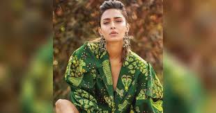 See more ideas about erica fernandes, erica, indian tv actress. Erica Fernandes Parvati Bani Poo Avatar With A Plunging Neckline Bikini Will Take Away Your Monday Blues Gossipchimp Trending K Drama Tv Gaming News