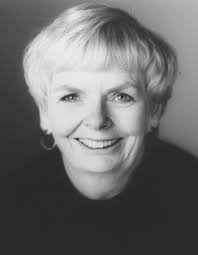 The Stone Diaries: Pulitzer Prize Winner (Penguin Classics Deluxe Edition):  Carol Shields, Penelope Lively: 9780143105503: Amazon.com: Books