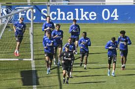 Latest schalke 04 news from goal.com, including transfer updates, rumours, results, scores and player interviews. German Club Schalke In Crisis Director Departs Players Suspended