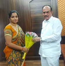 See their chess rating, follow their best games, and challenge them to a play game. Hi Hyderabad On Twitter Smt Sweta Mohanty Ias New Collector For Hyderabad Called On Sri Mahmood Ali Home Minister Of Telangana Collector Hyd Trsmahmoodali Https T Co Mdzfbqbxo0