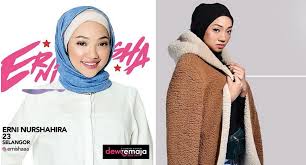Bekas juara dewi remaja 2005/2006 dan pelakon terkenal scha al yahya akan bertindak sebagai pengacara rancangan berkenaan. Dua Peserta Berhijab Cabar Diri Untuk Rebut Title Next Dewi Remaja Tapi Mampukah Gantikan Ratu Trend Neelofa Hijabista