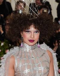 Maybe you would like to learn more about one of these? Met Gala 2019 Deepika Padukone Priyanka Chopra In New Looks Pictures Goes Viral On Social Media Hello Mumbai News
