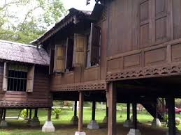 Rumah kayu atau rumah kampung pada suatu masa dulu boleh dikatakan tidak asing bagi orang melayu. Rumah Tok Su Menarikdi Com