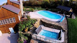 Only 1 mile from cantwell cliffs! Makers Lodge At Hocking Hills Luxury Lodging