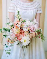 How long do fresh flower wedding bouquets last. What To Do With All Of Those Flowers Post Wedding Martha Stewart