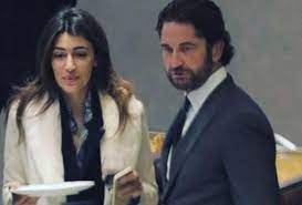 Παρουσιάζει 447 άρθρα σχετικά με: Sofia Xarmanta Tzerarnt Mpatler Einai Zeygari In Gr