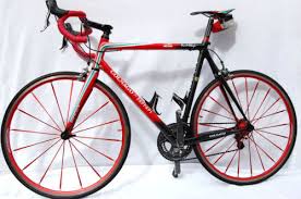 No noticeable scratches or stains. Colnago Ferrari Limited Edition Road Bike For Sale