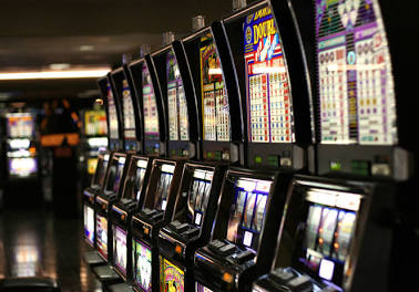 Desain mesin slot klasik yang menjadi inspirasi permainan digital, AI generated
