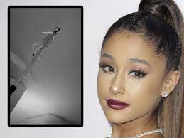 The teen pop idol turned into a modern r&b diva after surviving a series of tragedies in the late 2010s. Ariana Grande Auftritt Wegen Grosser Schmerzen Abgesagt Fans Besorgt Stars