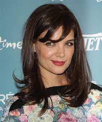 Katie Holmes Medium Straight Chocolate Hairstyle With Side Swept Bangs Katie Holmes Hair Medium Brunette Hair Medium Hair Styles