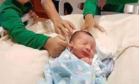 Aku tertarik dengan bahagian lelaki kat dalam busana tue. Gambar Comel Anak Lelaki Linda Rafar Syed Aiman