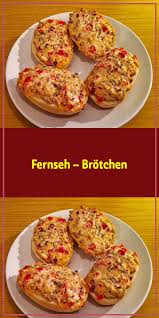 Fernseh Brotchen Schnellepartyrezepte Zutaten 4 Brotchen Zum Aufbacken 100 G Frischkase 100 G Saure Sahne 2 El Kase Ge Christmas Food Dinner Good Pizza Food