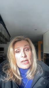 Beställ en personlig video från Jay Aston