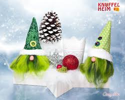 Wichtel In Grun Mit Tannenzapfen Weihnachtsdeko Weihnachtsgesteck Weihnachtsgestecke Weihnachtsdeko Weihnachten