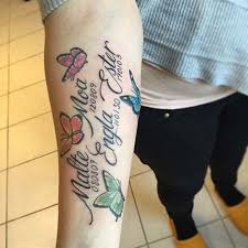 Four Names Tattoo With Butterflies Coklu Isim Dovmesi Kelebekli Aile Dovmeleri Dovme Tattoo