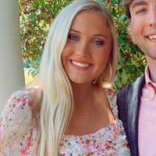 Lizzie Rhea (@lizzierhea_)