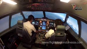 Hari kerja lagi #live15vincent raditya vincent raditya batik air follow my instagram siap terbang menuju balikpapan!vincent raditya halloo semua, beginilah kondisi kapten pilot. Flight Deck Indonesia Emergency Descent Vincent Raditya Batik Air Fdi Youtube