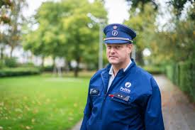 Ook van het laatste werd hij vrijgesproken. Wijkteam Van De Politie Antwerpen Be