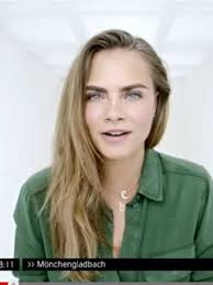 Da cara delevingne in ihrer freizeit die meiste zeit ungeschminkt herumläuft, verdeckt die cara delevingne ist nicht nur in sachen modetrends sondern auch für brillen trends eine echte. Cara Delevingne Spricht Deutsch Fur Zalando Werbung Intouch