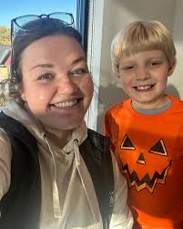 🎃✨ Talk about perfect timing! ✨🎃 Our friend Myles just got his expander  and upper braces off — just in time to enjoy all the sweet spoils of  trick-or-treating! 🍬👻 Now he's
