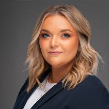 Chelsea Holcomb's Instagram, Twitter & Facebook