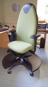 Scoliosis is a disorder causing curvature in the back. Ergonomischer Burodrehstuhl Fur Menschen Mit Kleinwuchs Minderwuchsigkeit Und Skoliose