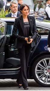 The show also paid homage to meghan markle (who they also joked about a few episodes back). Pin On Celebrity Fashion
