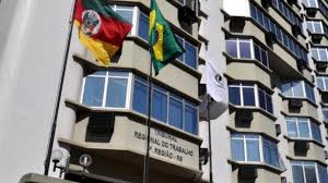 Mãe é convocada durante licença e precisa levar bebê ao local de trabalho