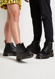 Martens, also commonly known as doc martens, docs or dms is a british footwear and clothing brand, headquartered in wollaston in the wellingborough district of northamptonshire, england. Dr Martens 101 Bex Lace Up Ankle Boots Black Smooth Black Zalando Ie